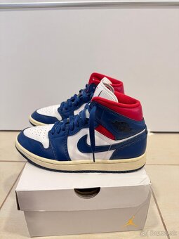 AIR JORDAN 1 MID - 3