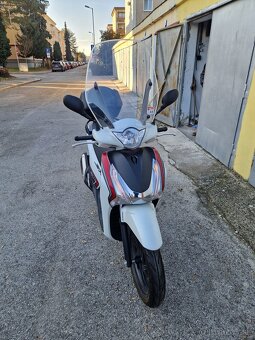 Skúter Honda SHI 125 s plexisklom - 3