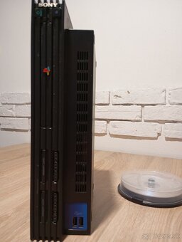 PS2 s čipom + 2x ovládač + hry - 3