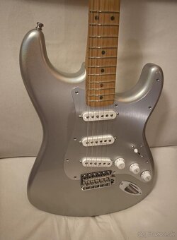 Fender H. E. R. Stratocaster Chrome Glow - 3