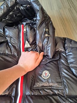 Predám túto nepouživanu Moncler bundu high-shine padded jack - 3