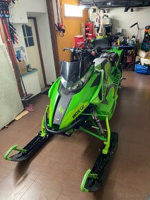 Snežný skúter Arctic Cat Hardcore M8000 162 2017 - 3