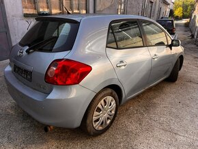 rozpredam toyota auris 1,6 benzin 91kw 2007 prva generacia e - 3