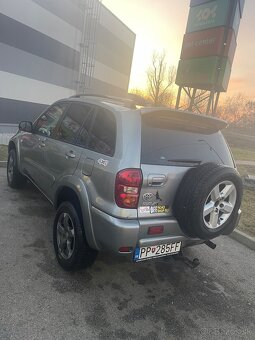 Predam toyotu rav4 r.v2005 benzin2.0 +lpg - 3