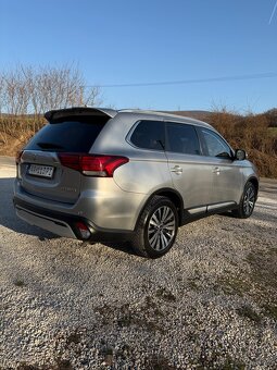 Mitsubishi Outlander - 3