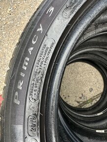 225/45R17 - 3