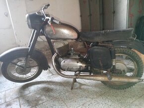 Jawa 250 - 3