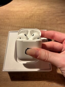 Apple Airpods 2. generácia 2019 - 3