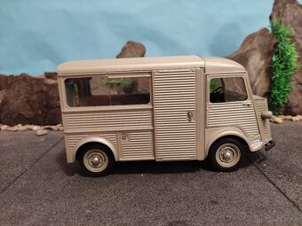 Prodám model 1:18 Citroen HY - 3