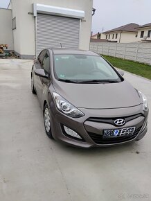 Hyundai i30 hnedá metalíza - 3