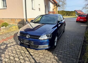 Volkswagen Jetta 1,2TSi /77kw serviska ,Tažné, benzín - 3