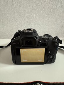 Canon EOS 200D - 3