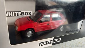 ŠKODA Favorit - červená - 1/24 - WHITEBOX - 3