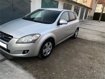 Kia Ceed 1,6 CRDI 16V 85KW Rok výroby 2008 - 3