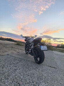 Triumph Street Triple 765 RS - 3