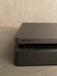 PlayStation 4 Slim + 2 ovládače - 3