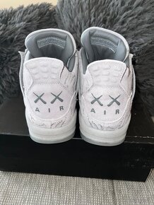 Air Jordan 4 KAWS - 3