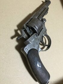 Historický revolver - 3