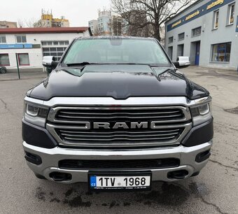 Predám Dodge RAM 1500 LARAMIE 5.7 HEMI 4x4 - 3