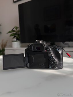 Canon EOS 80D + 2 objektívy (50mm f/1.4, EF-S 18-55mm (kit)) - 3