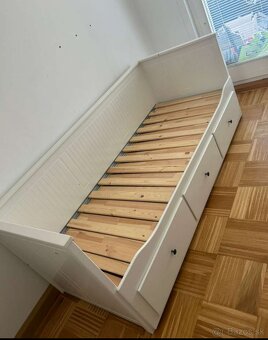 Hemnes rozkladacia postel plus 2 madrace - 3