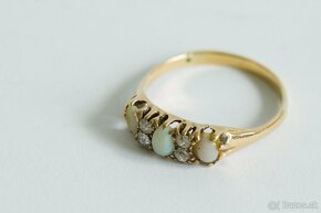 Starožitný 18ct zlatý prsteň s opálmi a diamantami - 3