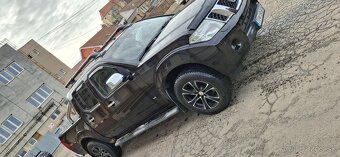 NISSAN NAVARA D40-3L V6 - 3