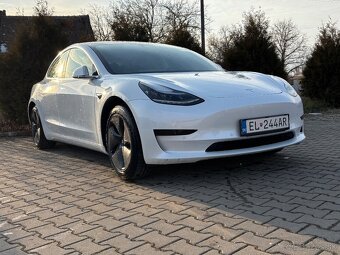 Tesla model 3 - 3