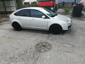 Predám Ford Focus 1.6 benzín 85KW - 3