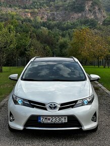 Predám Toyota Auris Hybrid touring sports 1.8i 82000km - 3