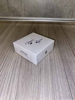 AirPods 4 - 3