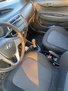 Hyundai i20 2012 hnedá metalíza svetla - 3