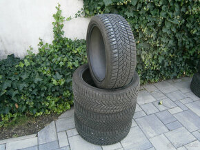 Predám 4x zimné pneu Goodyear 225/45 R18 95VXL - 3