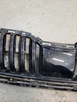 Skoda octavia 3 lift predna maska 5E0853653c - 3