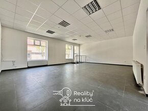 Na prenájom obchodný priestor pri centre mesta v Nových Zámk - 3