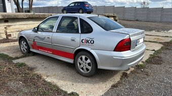 Opel Vectra sedan 2.6 V6 Benzín - 3