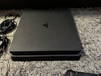 Playstation 4 1TB Jet Black - 3