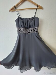 Sivo-strieborné šaty s aplikáciou - 3
