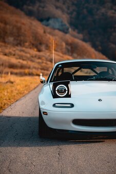 Mazda Miata MX-5 NA 1990 (hardtop + kopec dielov - 3