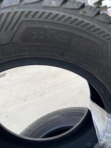 Predám zimné gumi 225/65r16C - 3