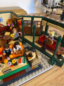 Lego 21319- Friends - Central Perk - 3