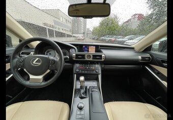 Lexus IS300H - 3