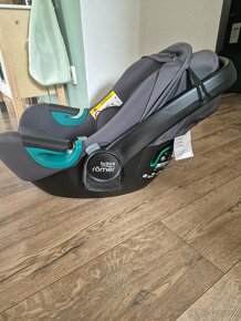 Britax Romer Baby Safe 3 i-size +zakladna isofix flex base i - 3