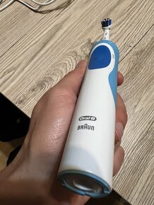 Elektrická zubná kefka Oral-B Braun Vitality Easy Clean - 3