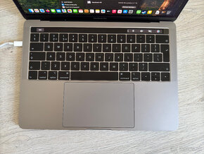 Macbook Pro 13" 2018 (16GB RAM, 1TB SSD) - 3