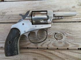 Americky historicky revolver v cal 32rf - 3