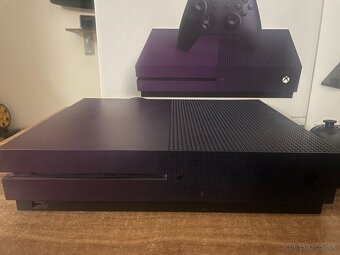 Predám Xbox One Fortnite Edition 1TB + Nabíjací Dok Hori - 3