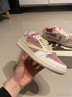 Jordan 1 Travis Scott Shy Pink - 3