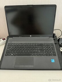 Notebook HP G8 – ako nový + taška +myš - 3