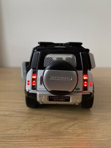 Land Rover Defender 110 - 1:32 (celokovovy model) - 3